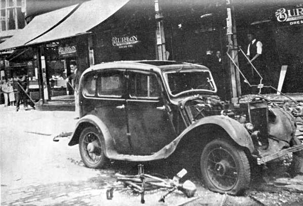 Part of the carrier cycle lying in front of the damaged car