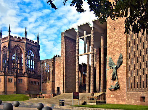 The New Coventry Cathedral and Ruins, Priory Street 2004