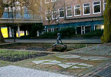 statue in Palace Yard 2004