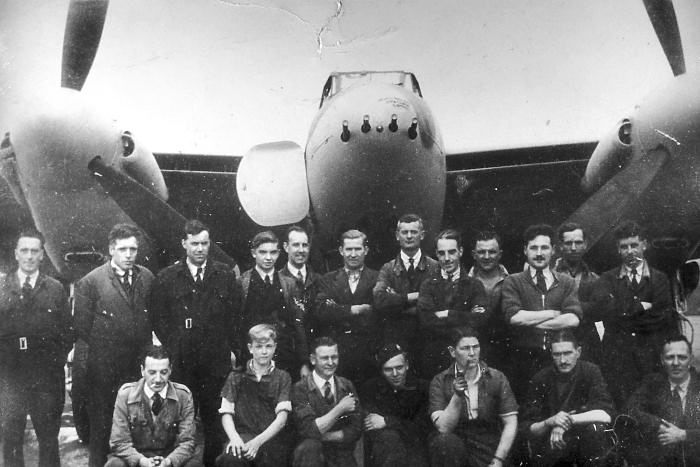 WW2 Mosquito and its crew